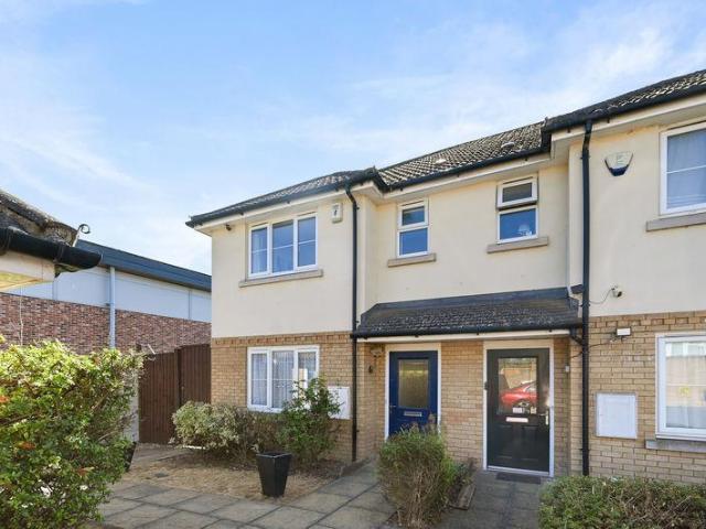 House for sale in Harrow Weald, Greater London