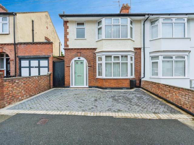 House for sale in Spring Park, Luton