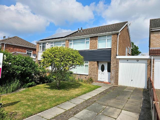 House for sale in Rossmore, Cheshire