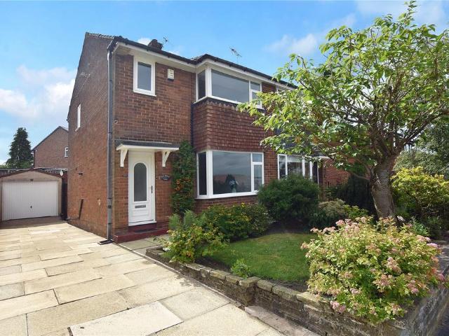 House for sale in Cookridge, West Yorkshire
