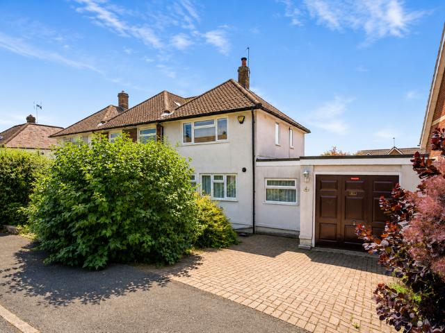 House for sale in Hatching Green, Five Acres