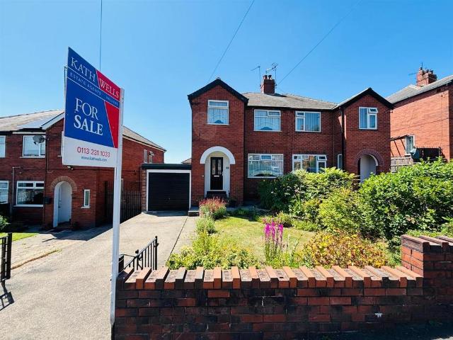 House for sale in Wortley, West Yorkshire