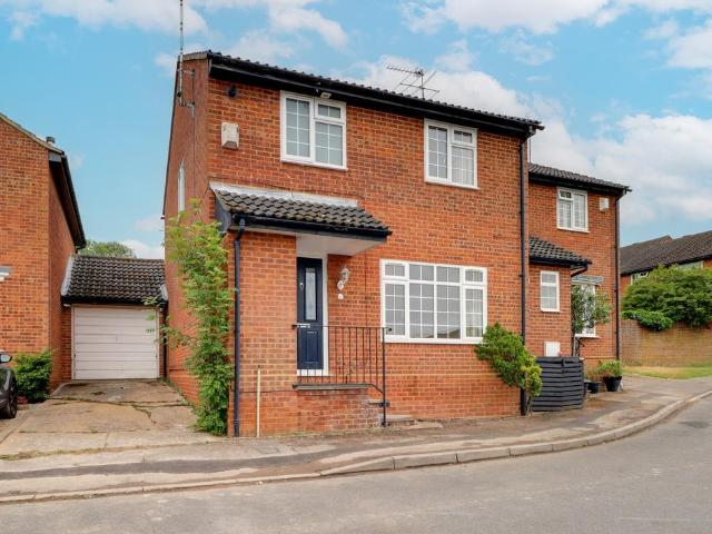 House for sale in Pouchen End, Hertfordshire