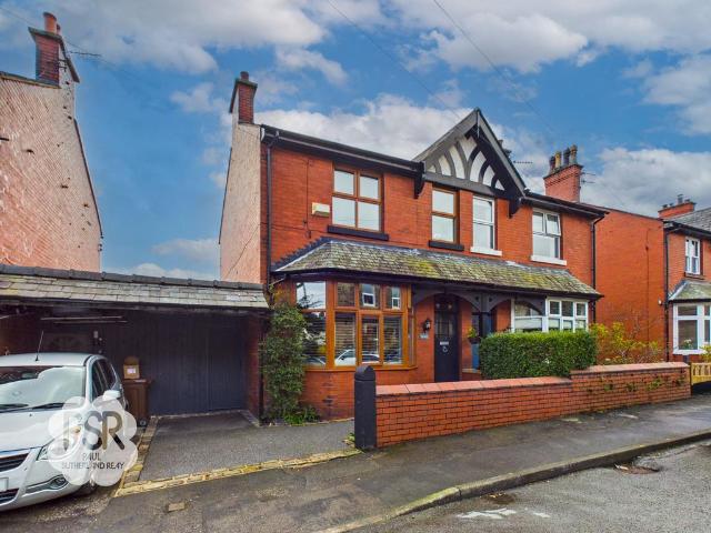 House for sale in Charlesworth, East Midlands