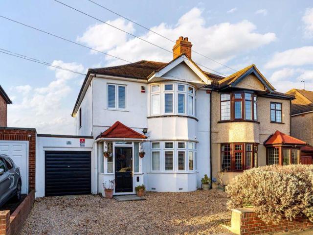 House for sale in Edgebury, Greater London