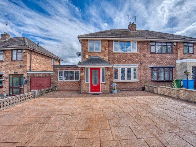 House for sale in Landywood, Great Chatwell