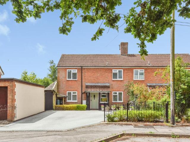 House for sale in Easterton