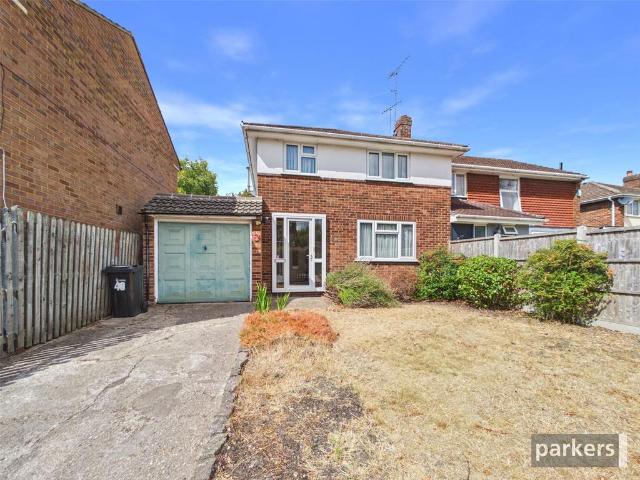 House for sale in Woodley