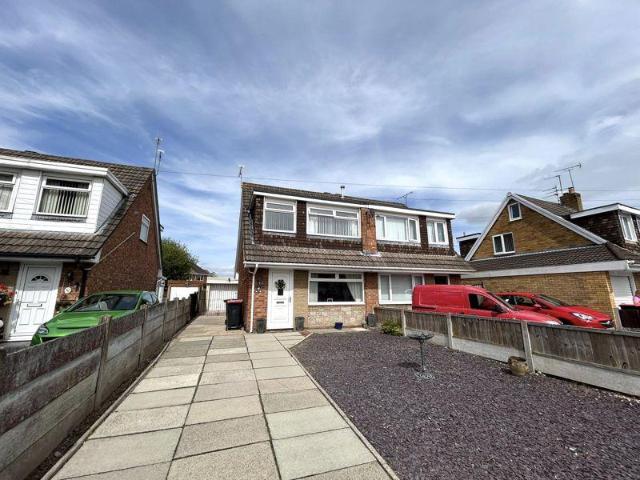 House for sale in Rossmore, Cheshire