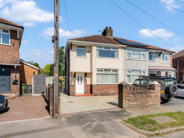 House for sale in Lunts Heath, Widnes
