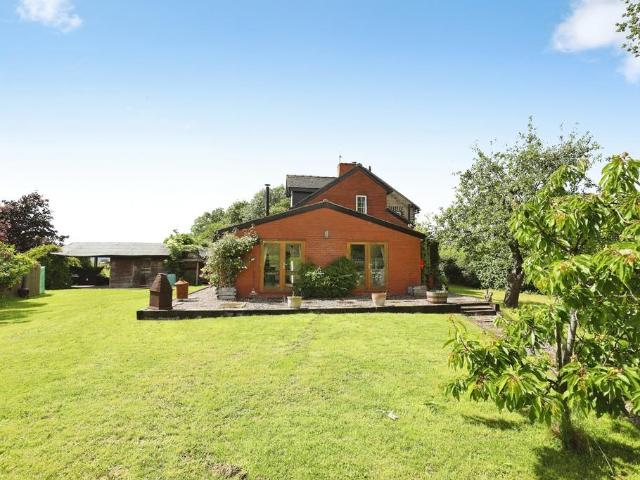 House for sale in Woodseaves, Baswich