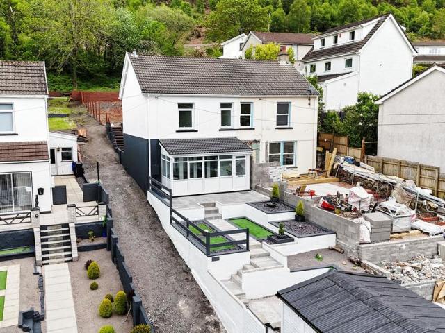 House for sale in Troed-y-rhiw, Troedyrhiw