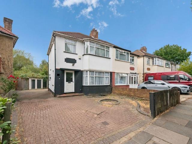 House for sale in Wood End, Greater London