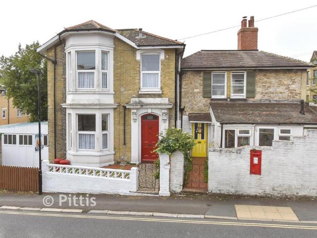 House for sale in Oakfield, Ryde