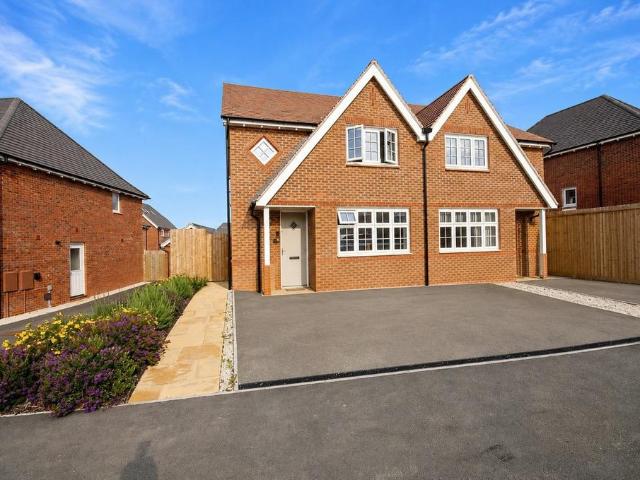 House for sale in Houlton, New Bilton