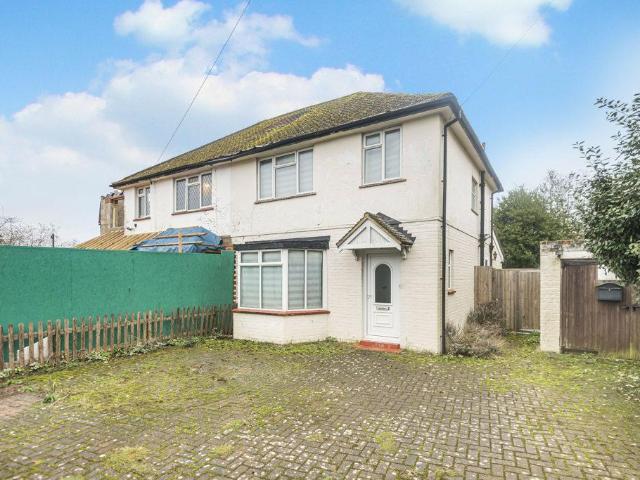 House for sale in Trumps Green, Runnymede