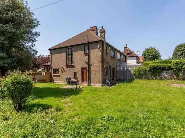 House for sale in London Borough of Merton, Mitcham