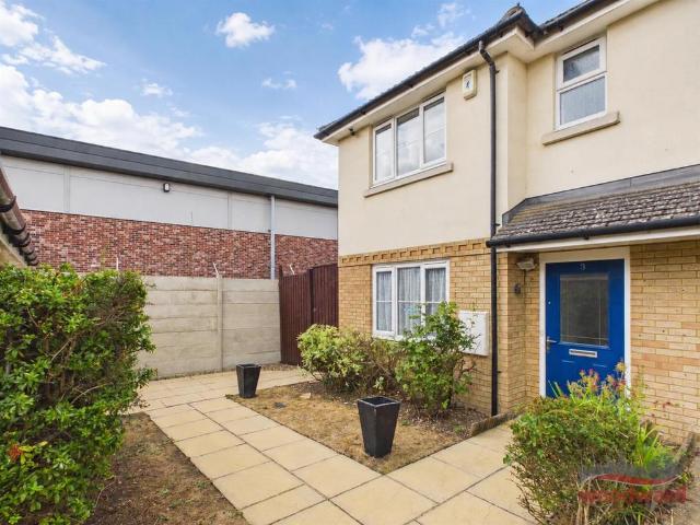 House for sale in Harrow Weald, Greater London