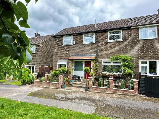 House for sale in Charlesworth, East Midlands