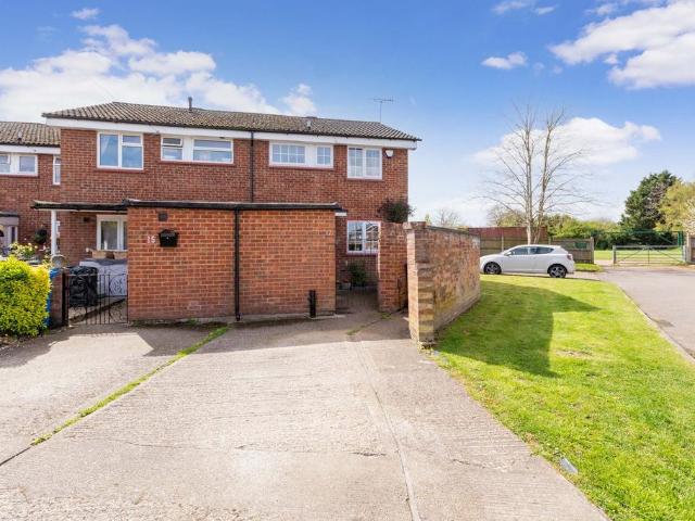 House for sale in Holyport, Bray