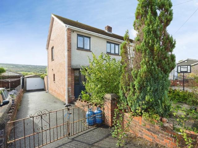House for sale in Llangyndeyrn, Pont-iets