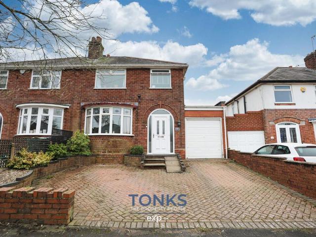 House for sale in Halesowen, West Midlands
