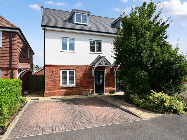 House for sale in Frogmore, Hart