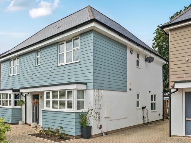 House for sale in Highcliffe