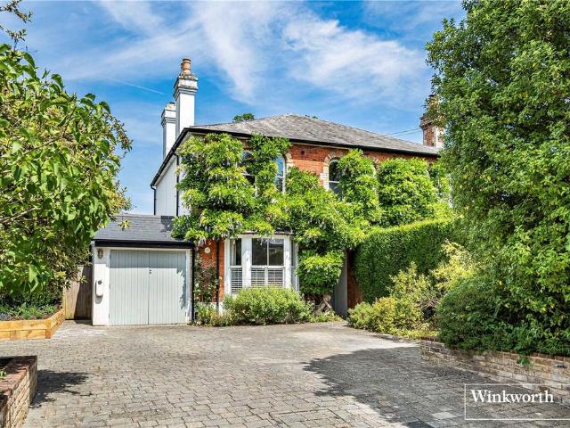 House for sale in Heol-las, Surrey