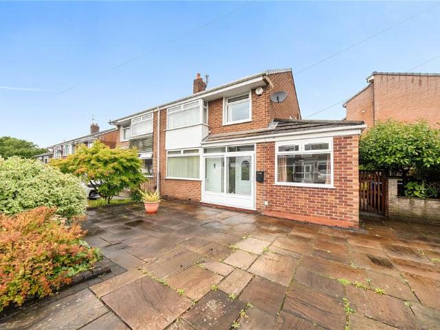 House for sale in Haughton Green, Greenheys