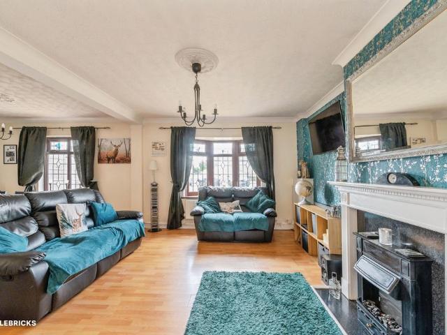 House for sale in Chadwell St Mary, Essex