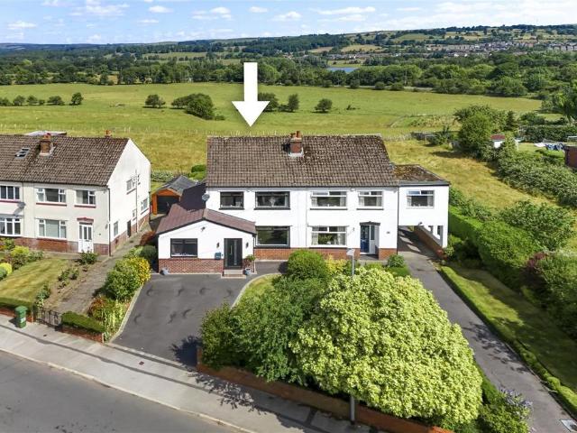 House for sale in West Chevin, Guiseley