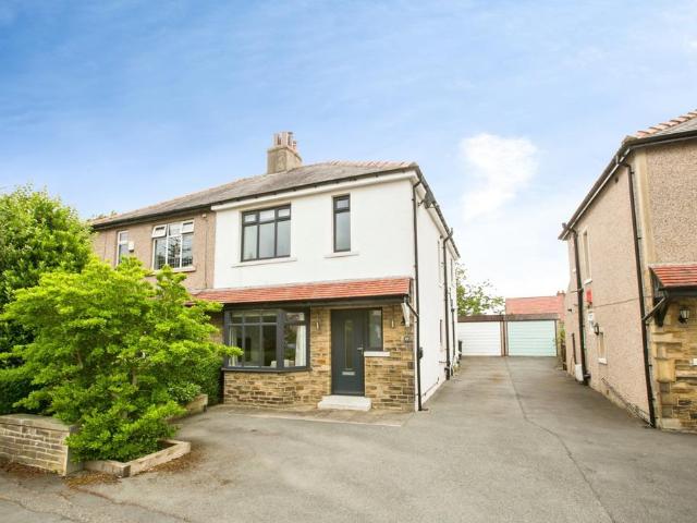 House for sale in Hipperholme, West Yorkshire