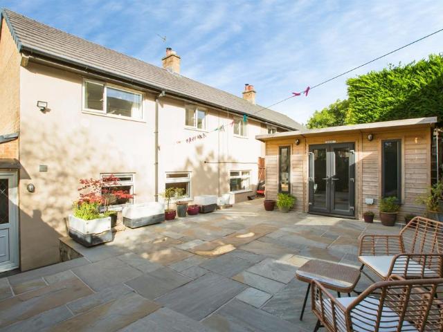 House for sale in Luddenden, West Yorkshire