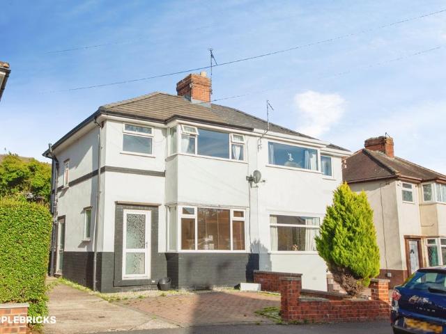 House for sale in Hollinsend, Sheffield