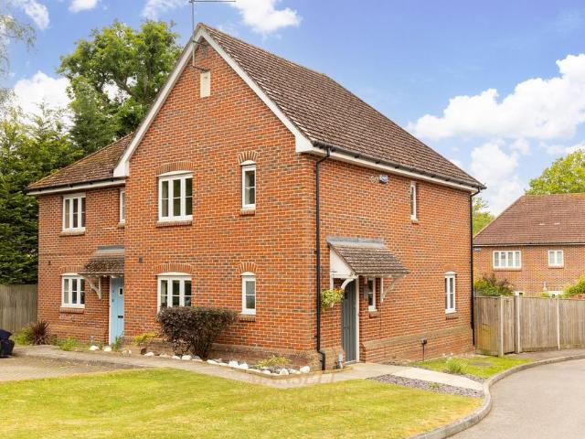House for sale in Hillview, Surrey