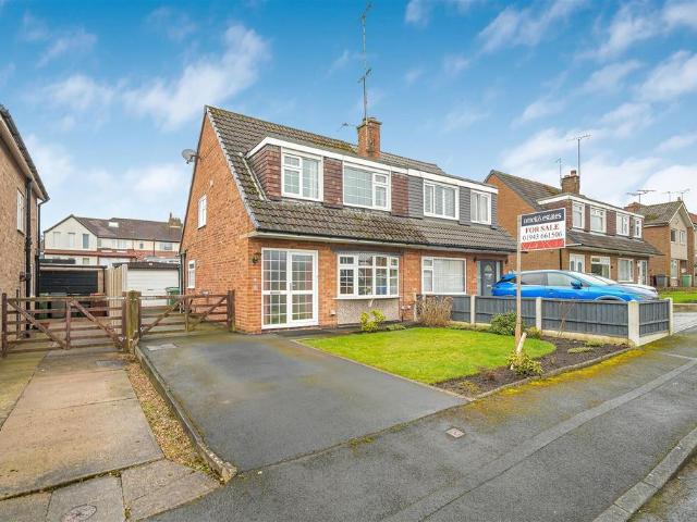 House for sale in Tranmere Park, Guiseley