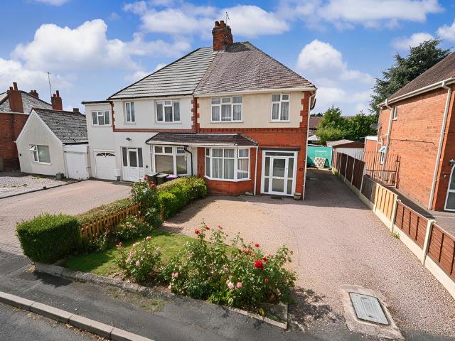 House for sale in Goldthorn Hill, Compton