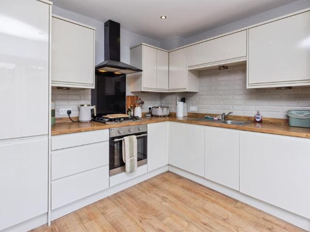 House for sale in Lower Wyke, West Yorkshire