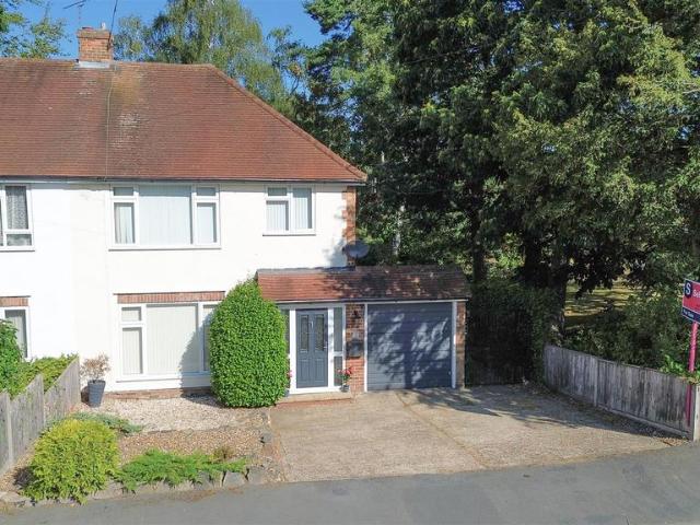 House for sale in Heatherside, Heol-las