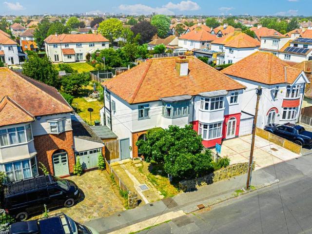 House for sale in North Shoebury, Alton Barnes