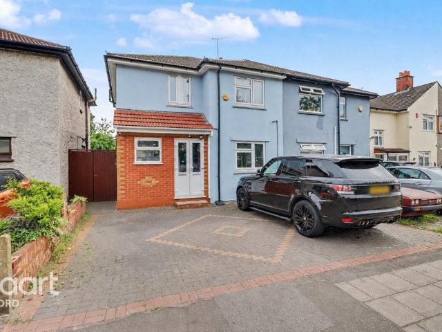 House for sale in Newbury Park, Greater London