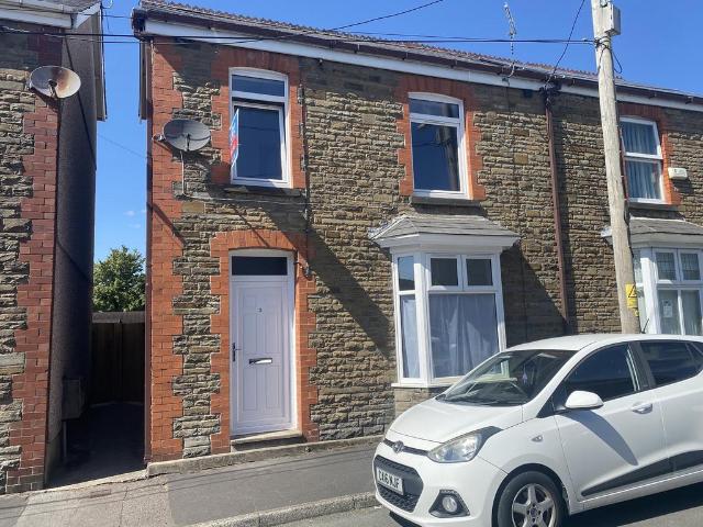 House for sale in Faerdre, Clydach