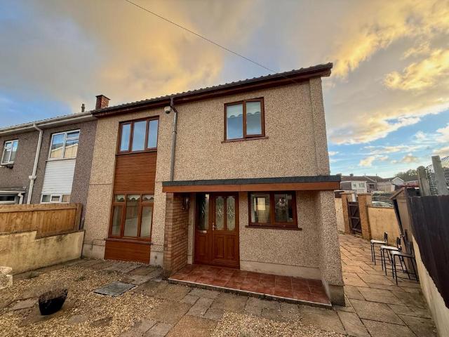 House for sale in Plasmarl, Swansea