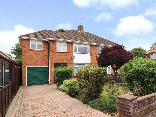House for sale in Hedge End, Helford