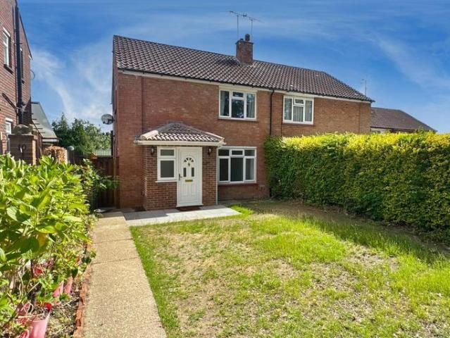 House for sale in Heol-las, Surrey