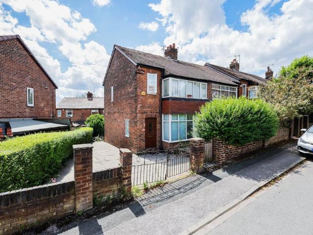 House for sale in Farsley, West Yorkshire