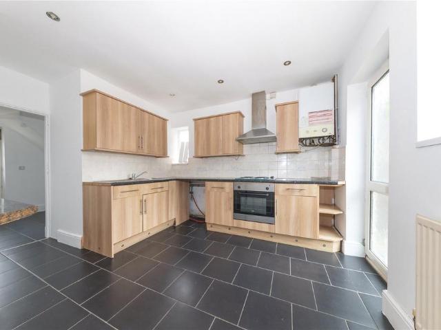 House for sale in Spring Park, Luton