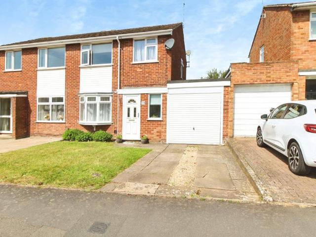 House for sale in Whitnash, Green Close