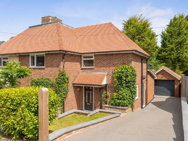 House for sale in Highcliffe, Hampshire